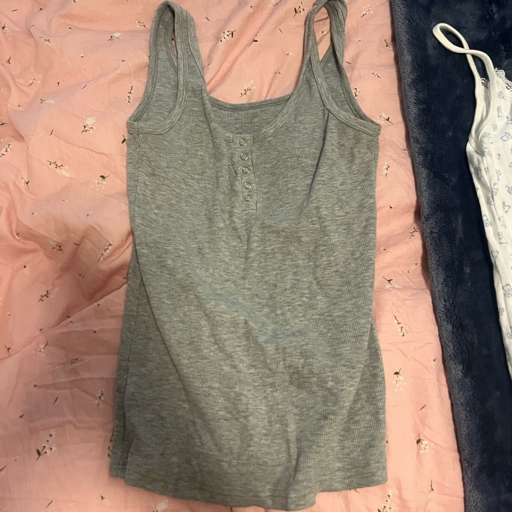 Gray Fitted Tank Top with Scoop Neckline